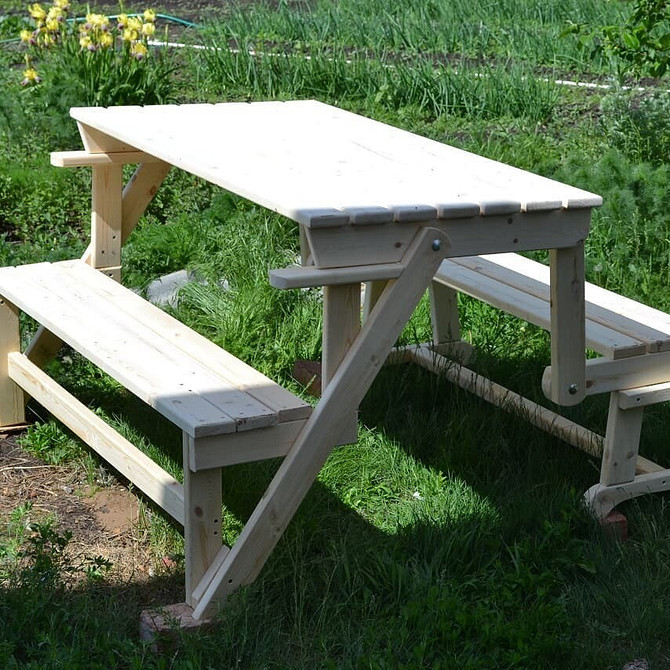 Процес трансформації дерев'яної лавки в стіл для саду: зручні садові меблі своїми руками