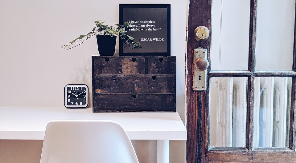 Зістарювання дерева своїми руками: брашування, патинування та воскування для меблів вдома