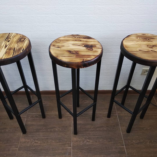 Результат зістарювання деревини: оброблена дерев'яна поверхня з вираженою текстурою