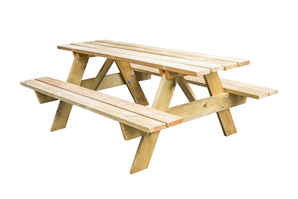 Фотографія процесу створення дерев'яного столу своїми руками, етап складання.