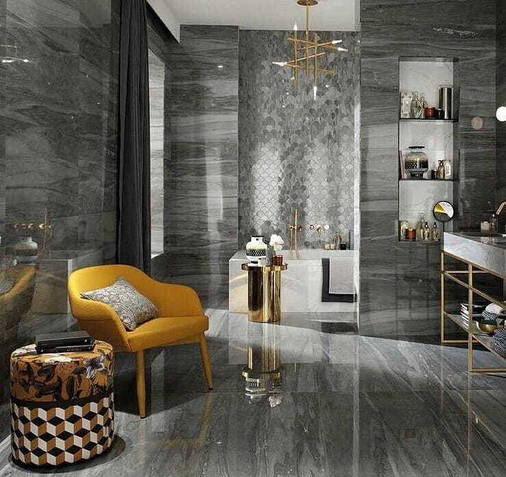 Сучасний дизайн передпокою з банкеткою для сидіння та зберігання речей, практично та стильно.