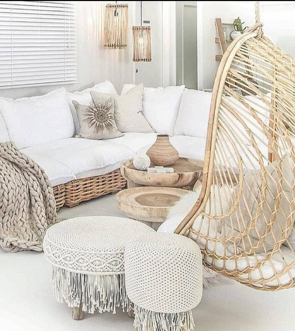 Компактний пуфик у сучасному дизайні, зручні меблі для невеликих приміщень.