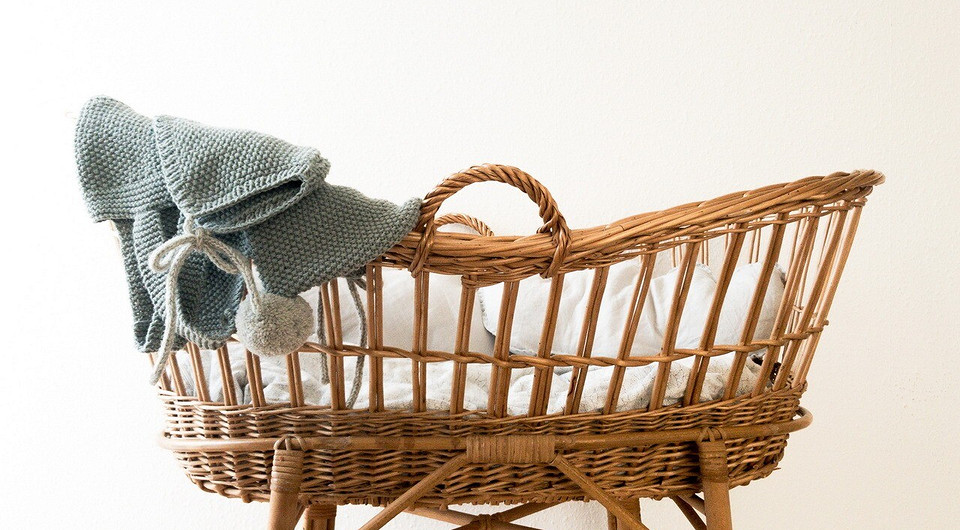 Огляд дитячих ліжечок для новонароджених: як обрати найкращу модель для комфорту дитини.