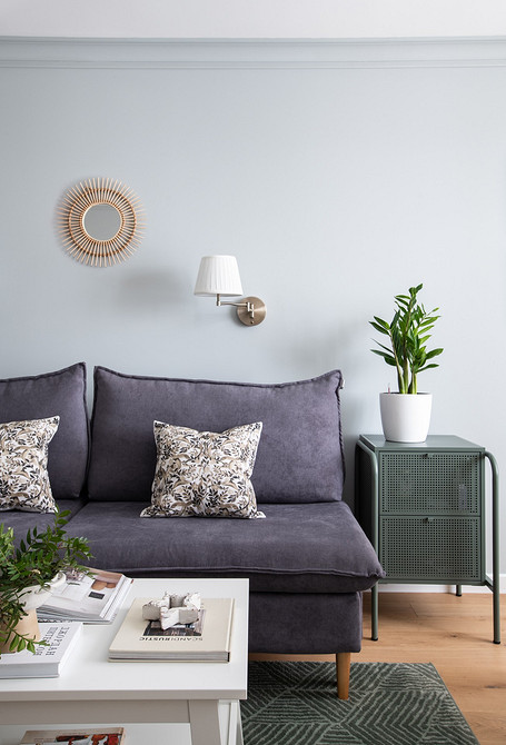 Дизайн інтер'єру з диваном на ніжках, м'які меблі для затишної оселі