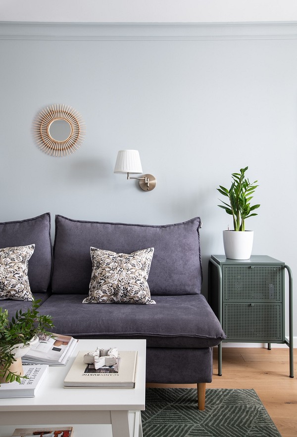 Стильний диван на ніжках в інтер'єрі: елегантний дизайн та сучасні матеріали