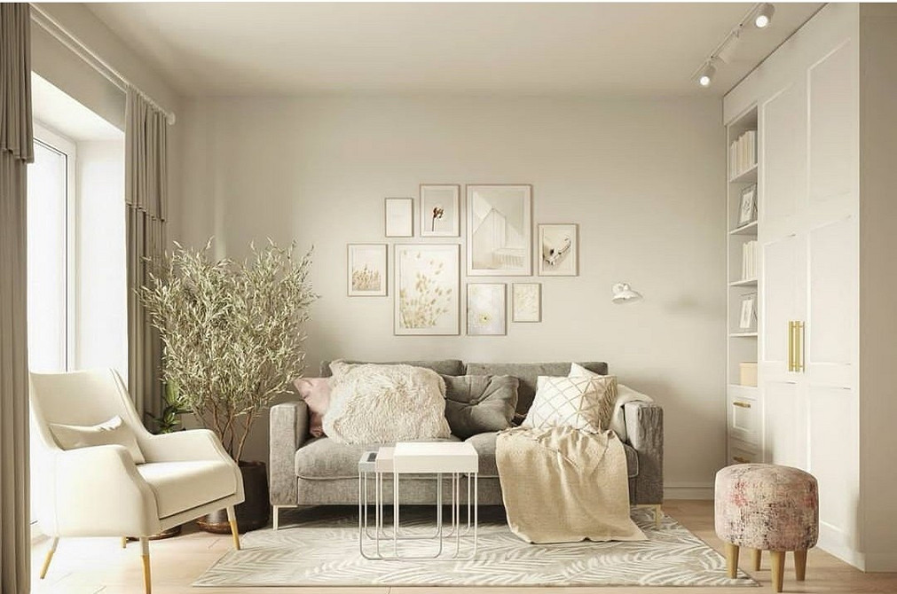 М'які меблі: стильний диван на ніжках в сучасному інтер'єрі квартири