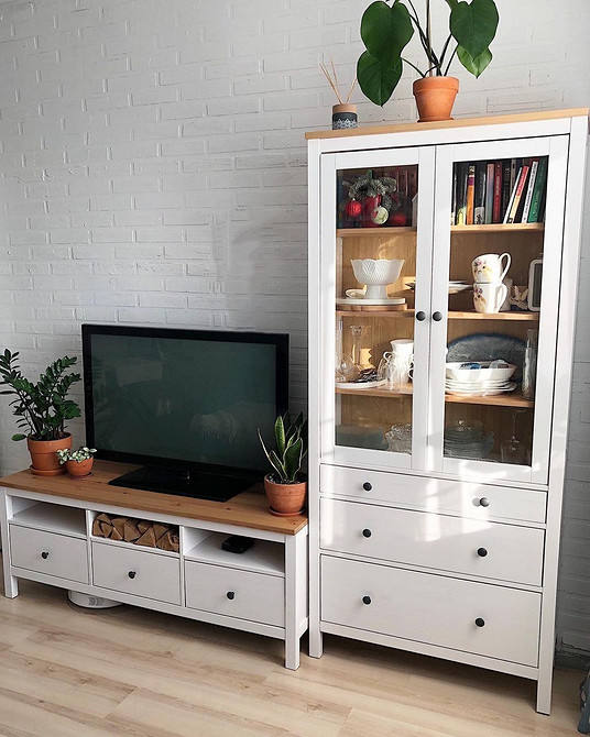 Сучасний сервант для вітальні з підсвіткою, елегантний дизайн інтер'єру