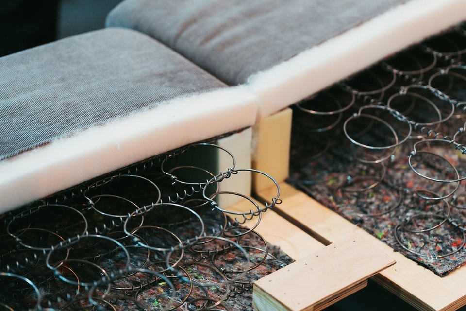 Поради з вибору дивана: який наповнювач кращий для оптимальної підтримки тіла.