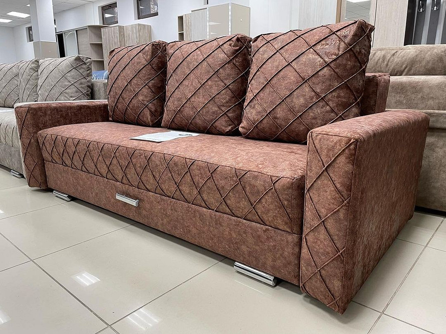 Дизайн дивана та його вплив на інтер'єр кімнати: кольори, форми, розміри