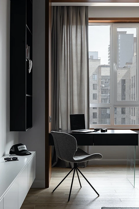 Крісло для комп'ютера з регульованими підлокітниками: індивідуальне налаштування для максимального комфорту та підтримки постави.