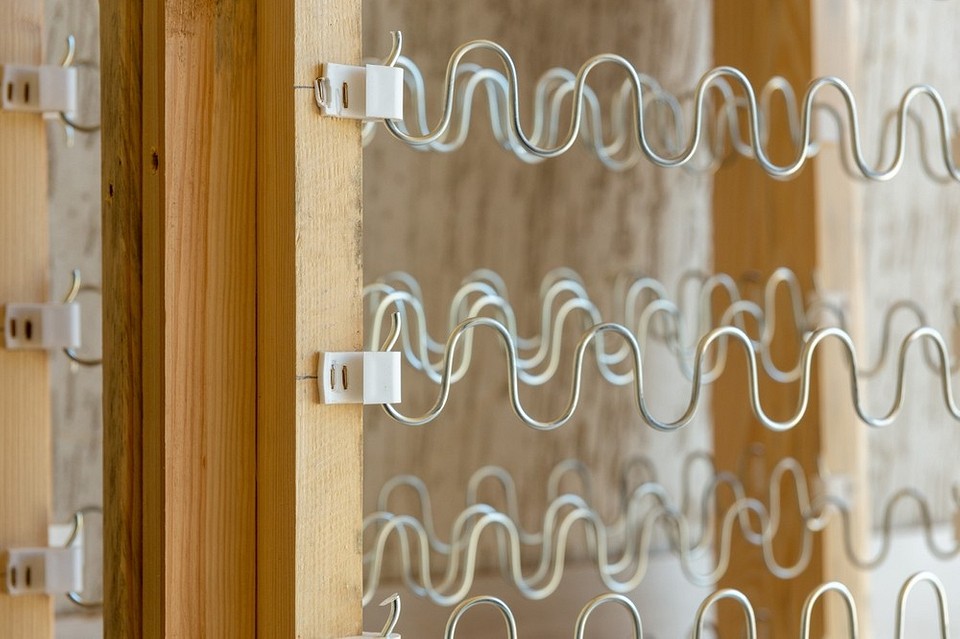 Диван з м'яким наповнювачем для затишного та комфортного відпочинку