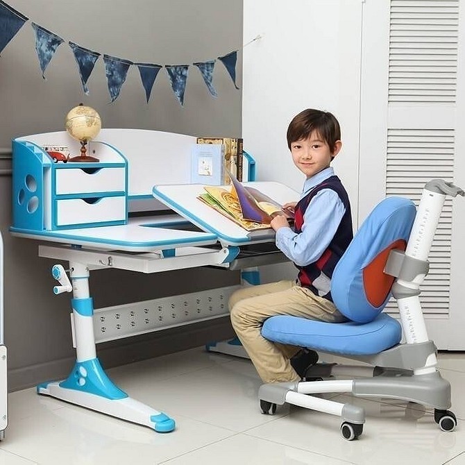 Дитячий стілець для школяра з регулюванням висоти та спинки для зручності