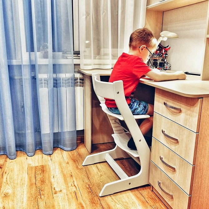 Вибір стільця для школяра: комфортний дитячий стілець для навчання та розвитку