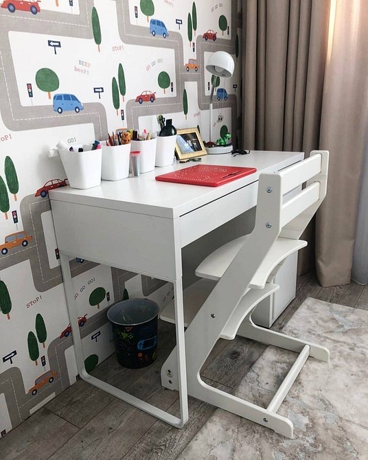 Шкільні меблі: підбираємо стілець для школяра з урахуванням його потреб