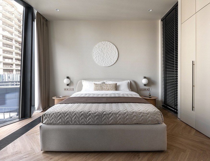 Вибір висоти ліжка для комфортного сну: ліжко з дерев'яним каркасом та білою постіллю.