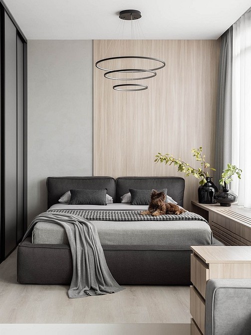 Вибір каркасу ліжка: сучасний каркас ліжка з натурального дерева в мінімалістичному стилі.