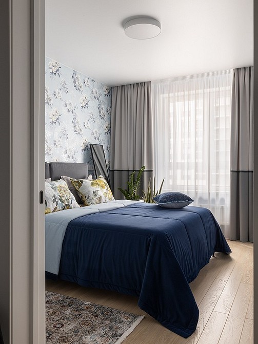 Різноманітні види ліжкових каркасів: металевий каркас ліжка з ламелями для підтримки матрацу.