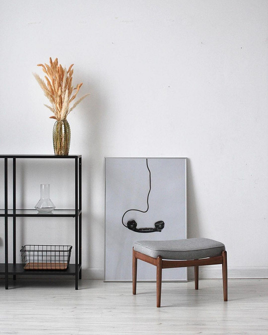 Приклад успішної реставрації: старий комод отримав нове життя та вишуканий вигляд.