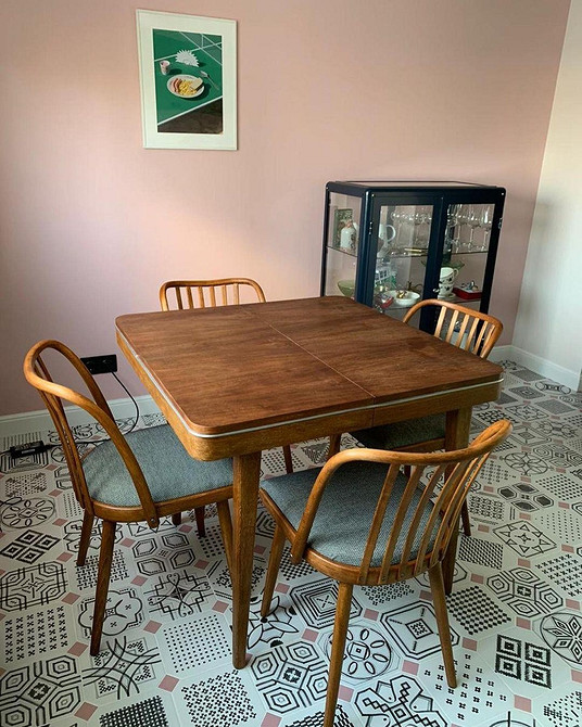 Реставрація антикварних стільців: критерії вибору та поради експертів з дизайну.