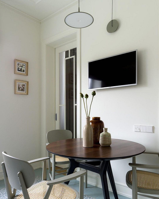 Оцінка стану антикварних меблів перед реставрацією: важливі критерії вибору фахівця.