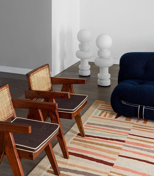 Процес реставрації антикварних меблів: делікатне відновлення з використанням традиційних технік.