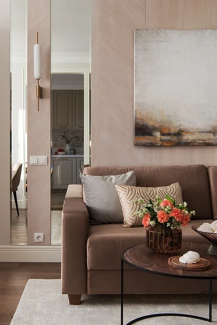 Затишний коричневий диван у дитячій кімнаті: ідеї для дизайну інтер'єру