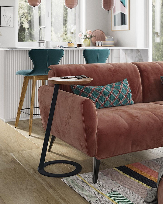 Коричневий диван у вітальні: вибір, розміщення та поєднання кольорів в інтер'єрі