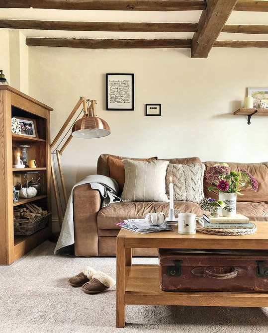 Вибір коричневого дивану для дитячої: поради щодо матеріалу, форми та розміру