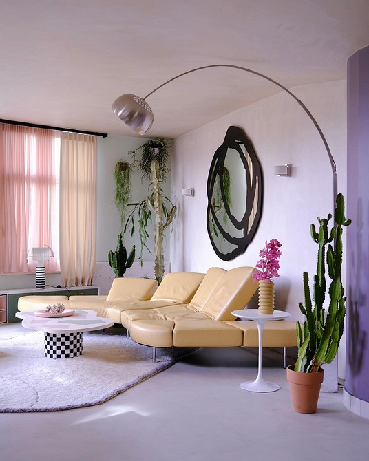 Шкіряний кутовий диван: поєднання кольорів та поради з догляду за меблями.