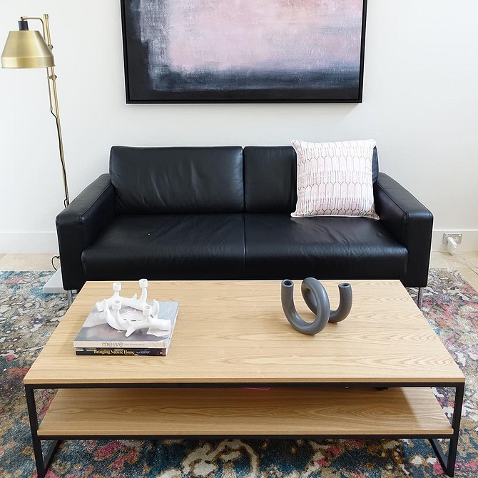 Дизайн інтер'єру з шкіряним диваном: вдалі поєднання кольорів в оббивці меблів.