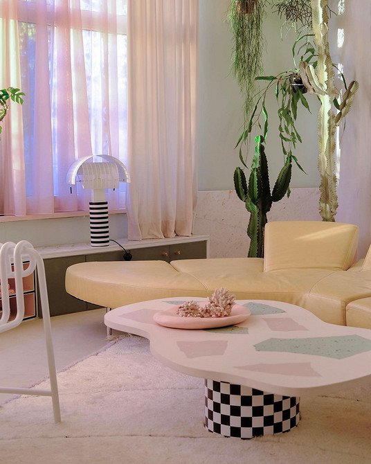 Елегантний шкіряний диван: поради з догляду та збереження кольору оббивки.