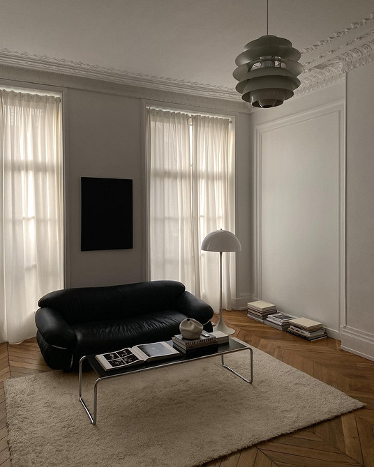 Розкішний шкіряний диван з декоративними подушками, вибір кольору дивану.