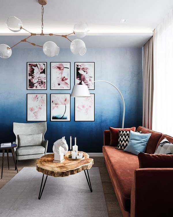 Стильний інтер'єр з червоним диваном і подушками: гармонійне поєднання кольорів.