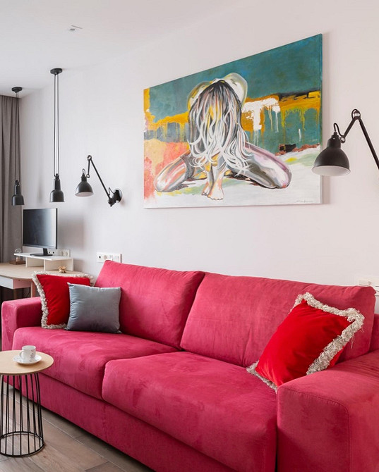 Червоний шкіряний диван в інтер'єрі: стильний акцент для сучасної вітальні