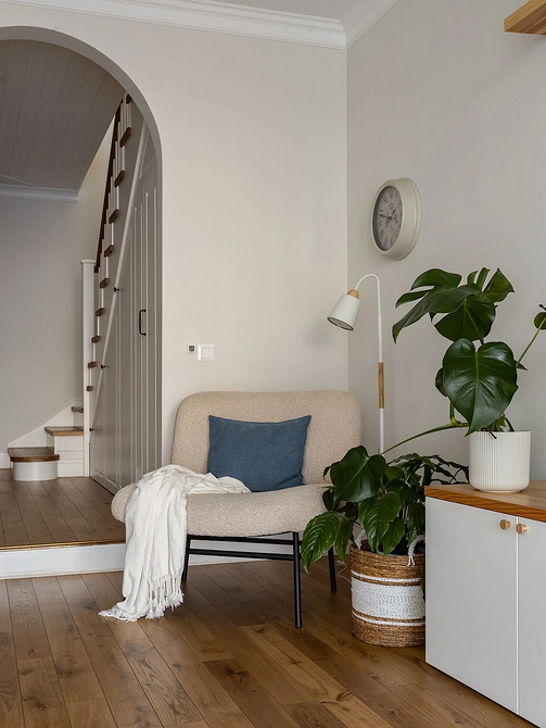 Крісло в інтер'єрі: елегантне рішення для створення затишного куточка в домі.