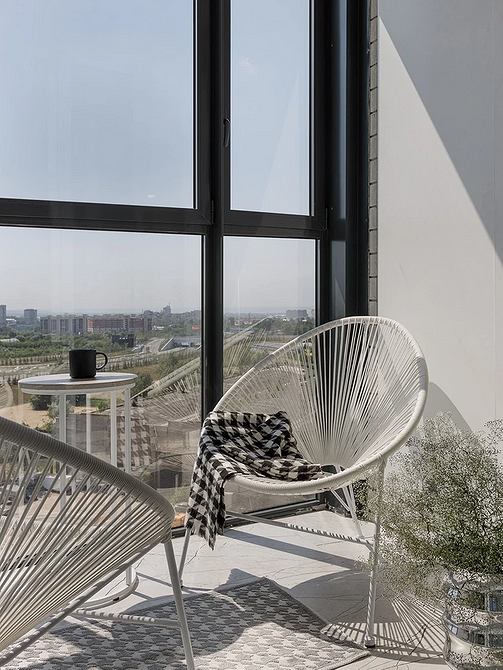 Сучасне крісло в дизайні інтер'єру: як створити гармонійний та функціональний простір.