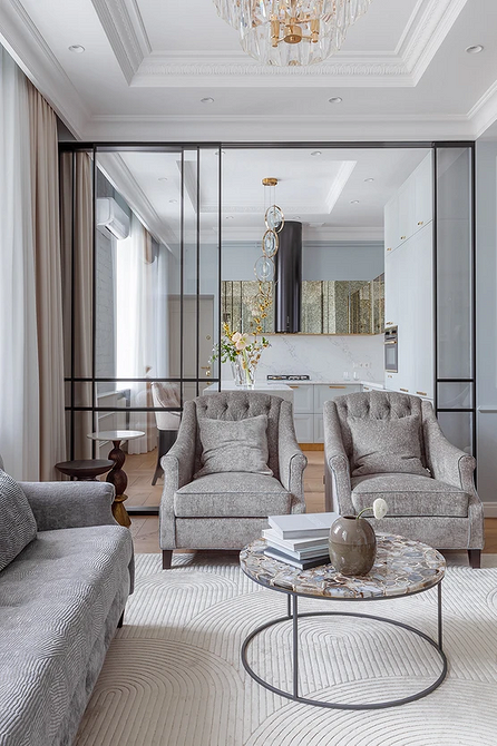 Крісло з пледом у скандинавському інтер'єрі, затишок та комфорт в кімнаті