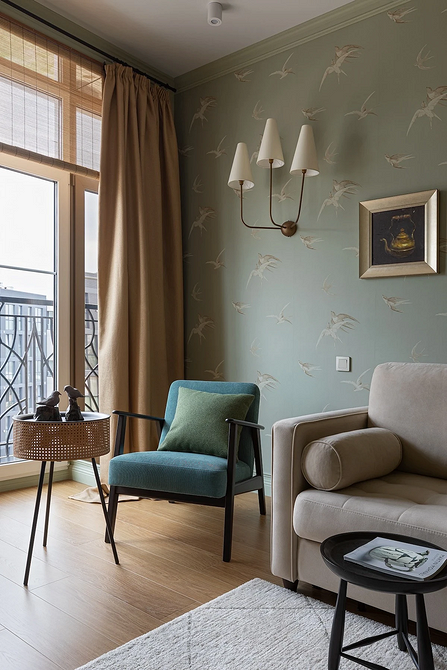 Крісло незвичайного дизайну в сучасному інтер'єрі, оригінальне рішення.