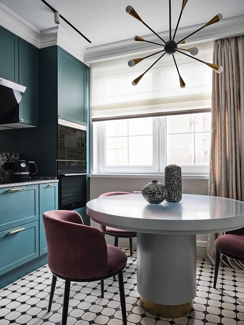 Класичне крісло в інтер'єрі, вишуканий дизайн та неперевершений комфорт.