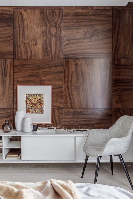 Крісло для читання в інтер'єрі: зручний дизайн та обивка для комфорту.