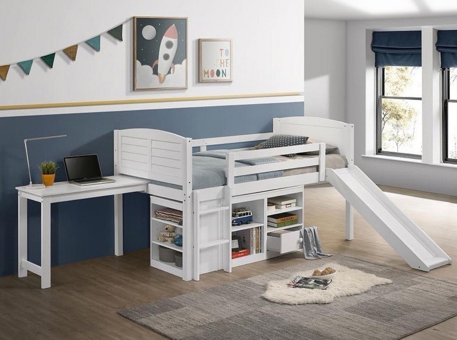 Дизайн ліжка горища зі столом та шафою для організації дитячого простору.