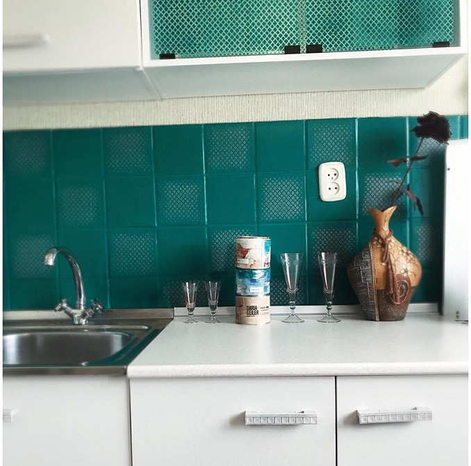 Реставрація старого кухонного фартуха, ліжка та столу: нові ідеї переробки меблів.