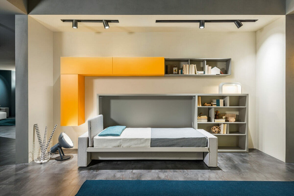 Сучасний дизайн: ліжко-трансформер, що ховається в шафу, меблі для маленької квартири.