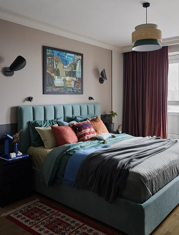 Елегантне ліжко з підсвіткою, тренд 2025, в сучасній мінімалістичній спальні.