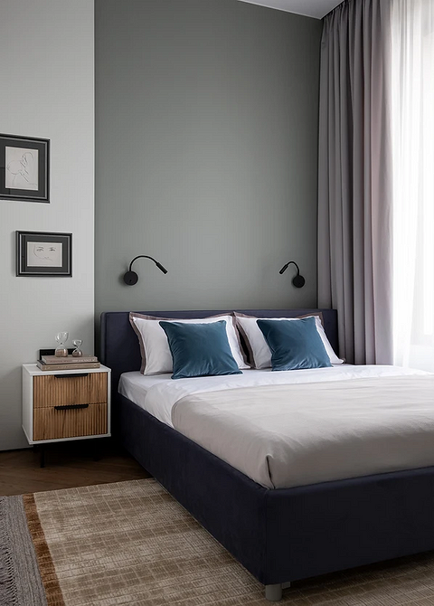 Стильна спальня 2025 з акцентом на форми ліжка та мінімалістичний інтер'єр.