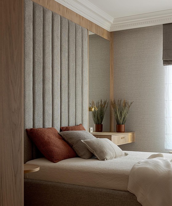 Сучасна спальня 2025 з круглим ліжком, що додає унікальності інтер'єру.