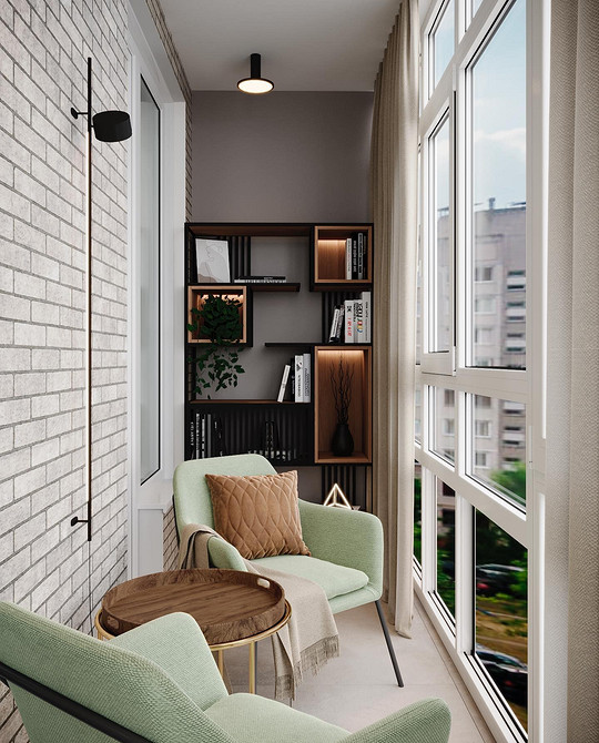 Дизайн вітальні з круглим столом, прикрашеним квітами, для затишних обідів