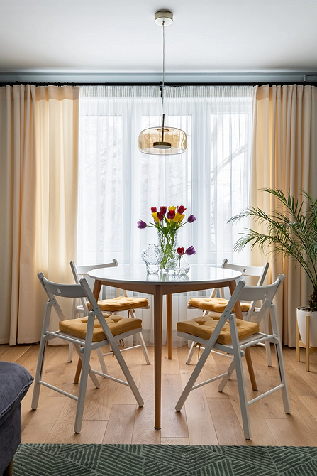 Круглий обідній стіл в мінімалістичному інтер'єрі: як обрати ідеальний розмір.