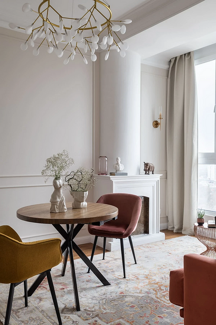 Круглий скляний стіл в інтер'єрі: легкість та сучасний дизайн для кухні