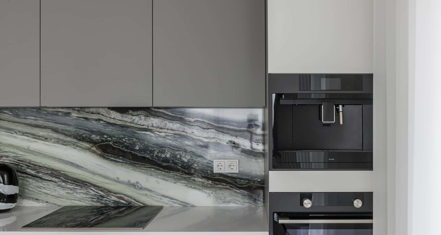 Світла та простора квартира після ремонту з використанням світлодіодного підсвічування